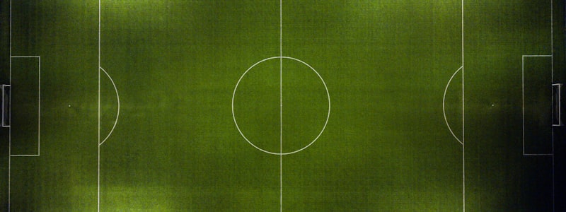 工人们正在2026世界杯体育场内安装最新的座椅与设施